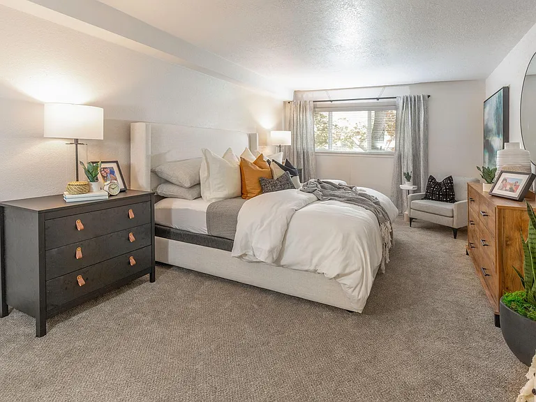 Foothill Place Apartments — Photo 6