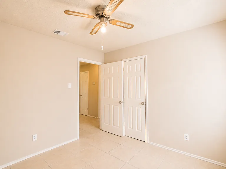 1410 Flameleaf Dr — Photo 38