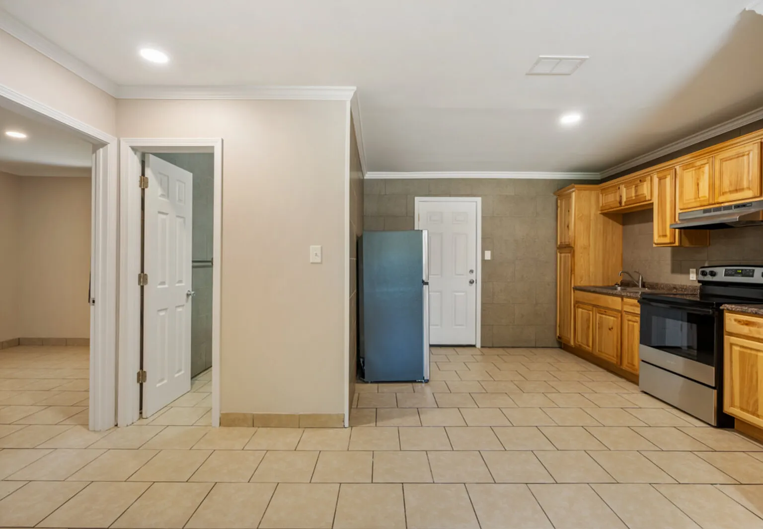 2 bed, 1.0 bath, 800 sqft, $1,175 — Photo 3