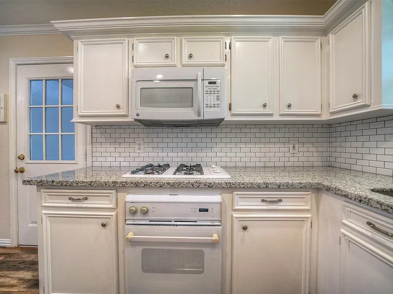 9 Oldstream Ct — Photo 7