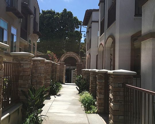 3rd image of 60 Palos Verdes Blvd