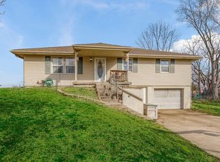 333 Gregory Dr, Gower, MO 64454