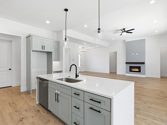 4th image of 389 RIO CIR