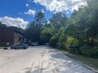 2135 Linnus Dr, High Ridge, MO 63049