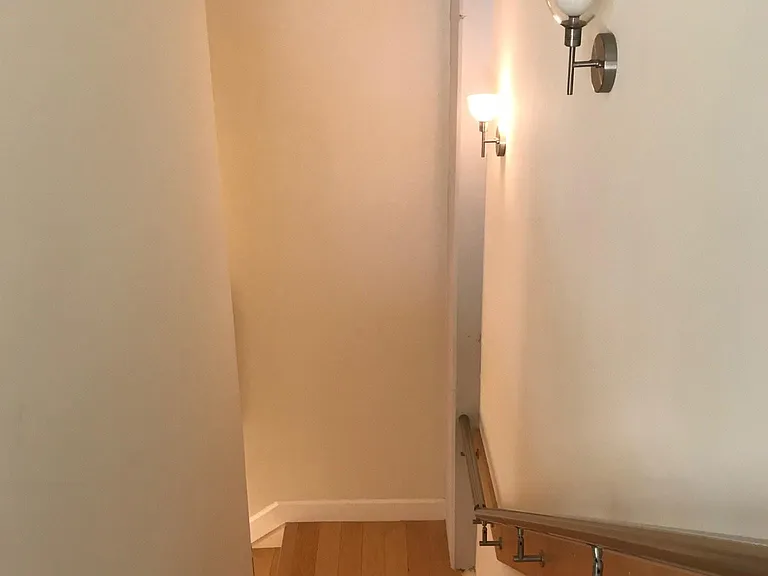 Suite 23 - Premium Split-Level Loft