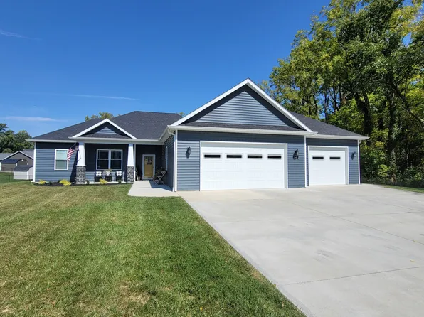 140 Woods Edge Blvd, Greencastle, IN 46135