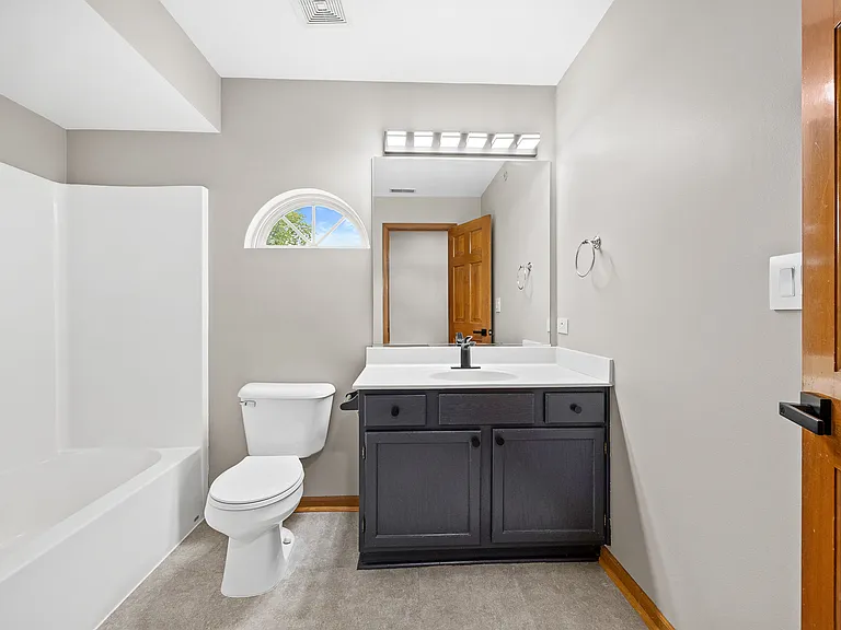 5S560 Paxton Dr #2H — Photo 21