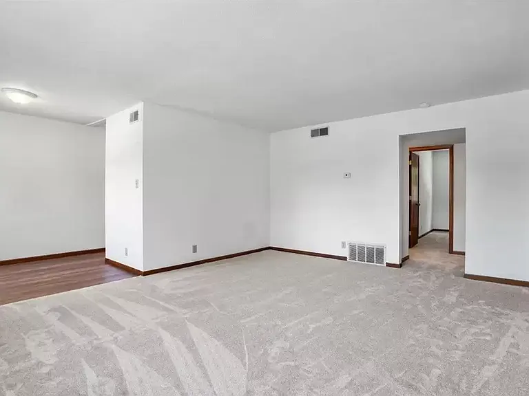 101 21st Avenue Pl — Photo 3