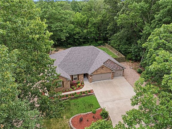 4th image of 11 Wilbur Ln