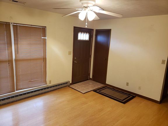 3rd image of 725 Julia Ln