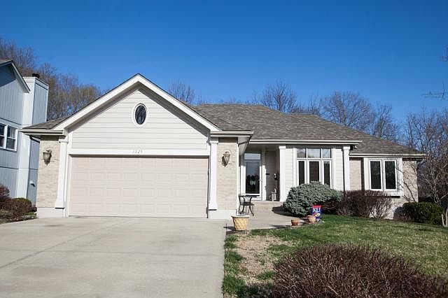 1st image of 3325 Gateway Dr