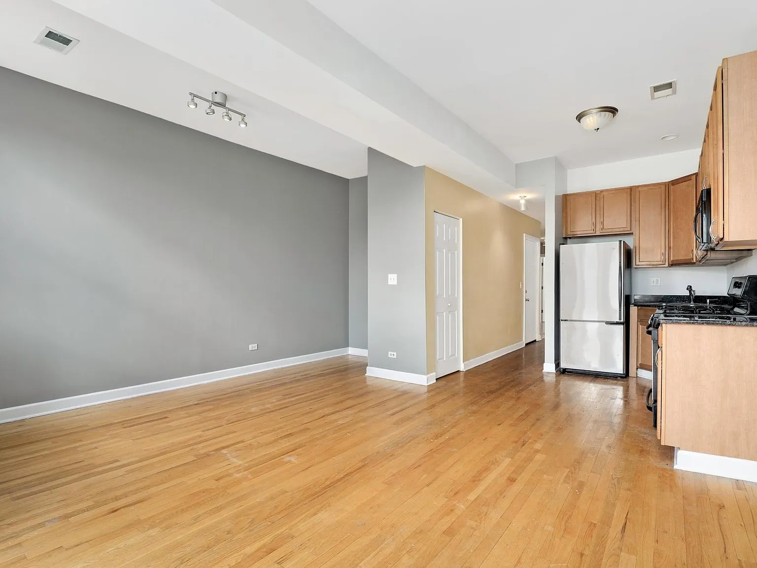 2252 W. Adams — Photo 4