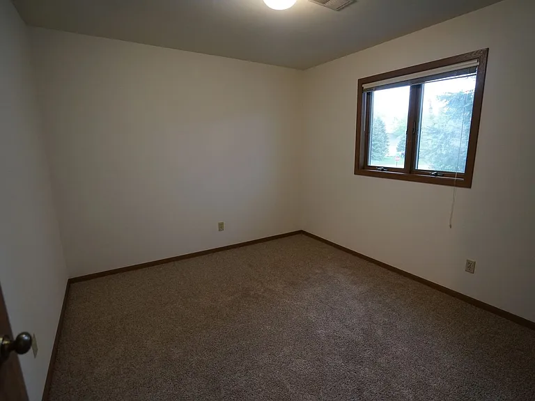 258 Strangeway Ave — Photo 8