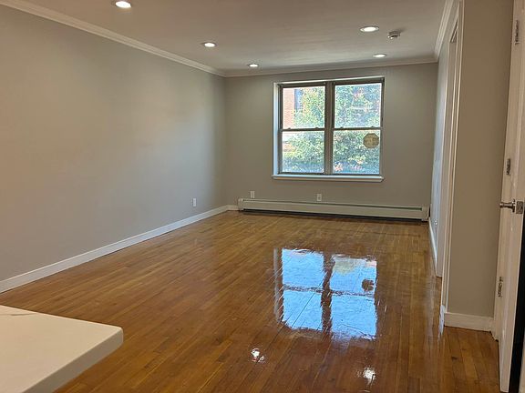 2nd image of 414 Halsey St #2