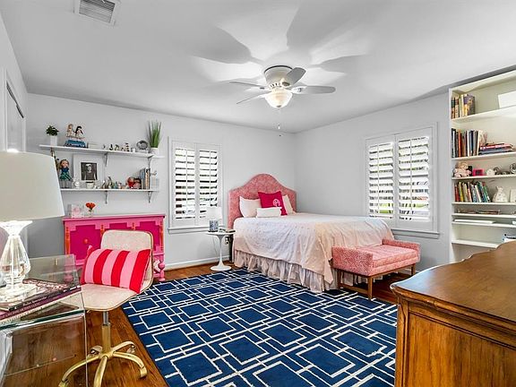 3rd image of 527 Highland Blvd