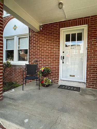 827 E Madison St Photo 1