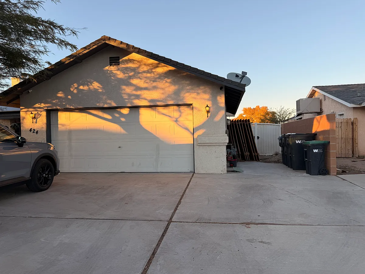 Building Photo - 424 Olive Ave #1