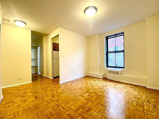 3rd image of 527 E 78th St APT 6H