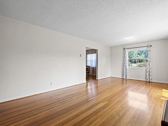 5th image of 610 Bitsy Ln