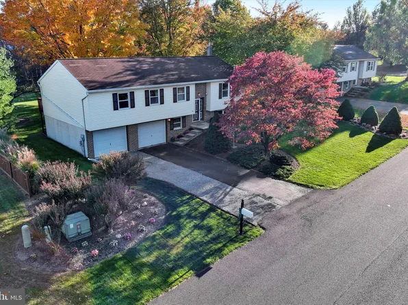 16 Knollwood Dr, Lititz, PA 17543