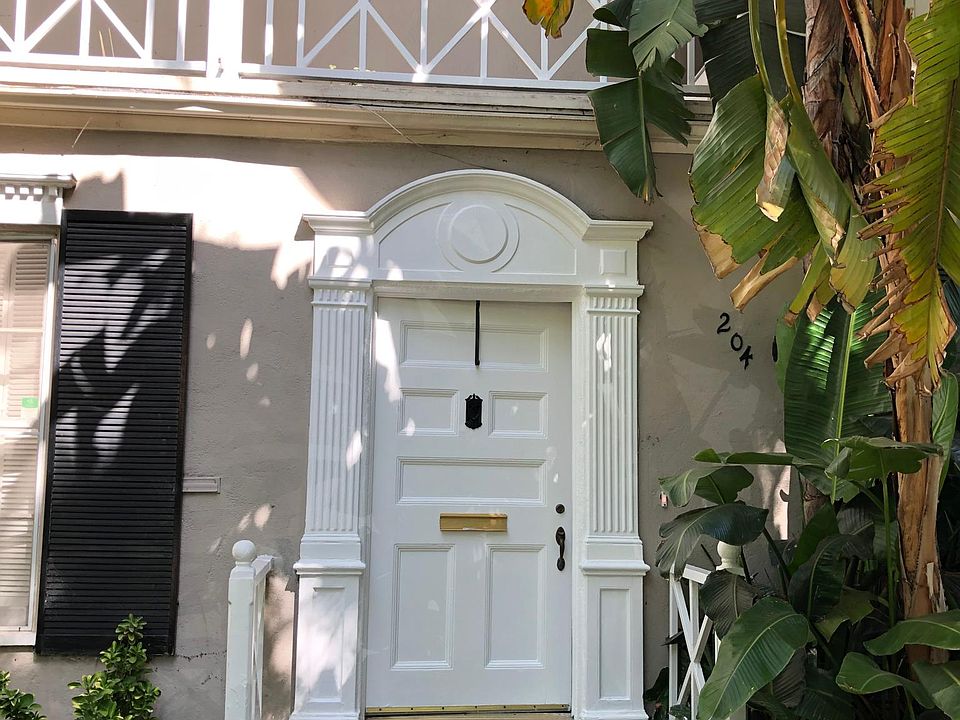 1st image of 204 El Camino Dr