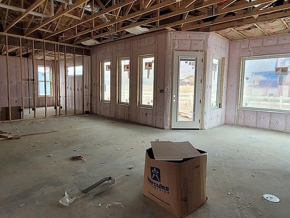 3rd image of 814 Gold Dust Ln
