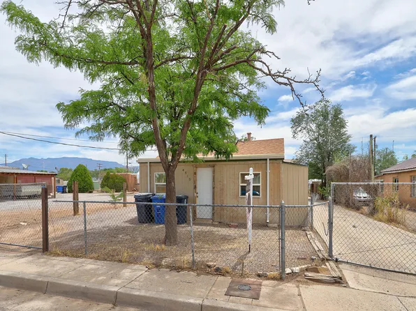 4510 Carlton St NW, Albuquerque, NM 87107