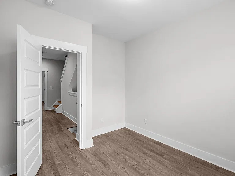 570 W End Dr — Photo 36