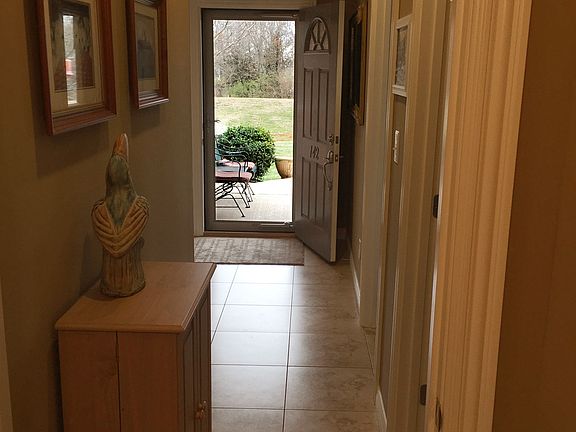 5th image of 142 Sugartree Ln
