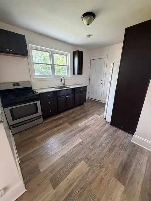 2 bed, $1,200 — Photo 2
