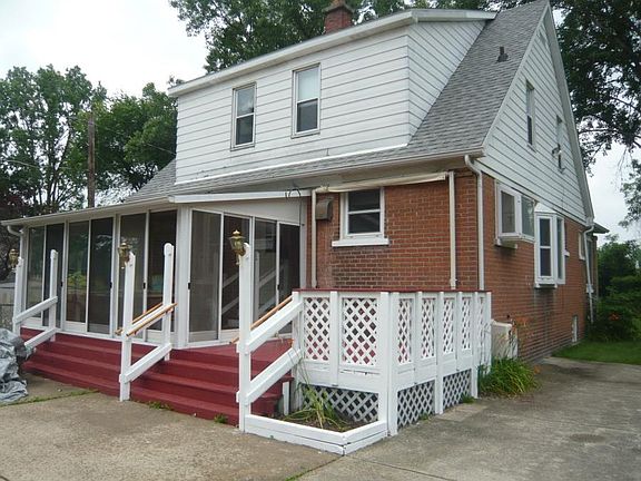 4th image of 18156 Deering St