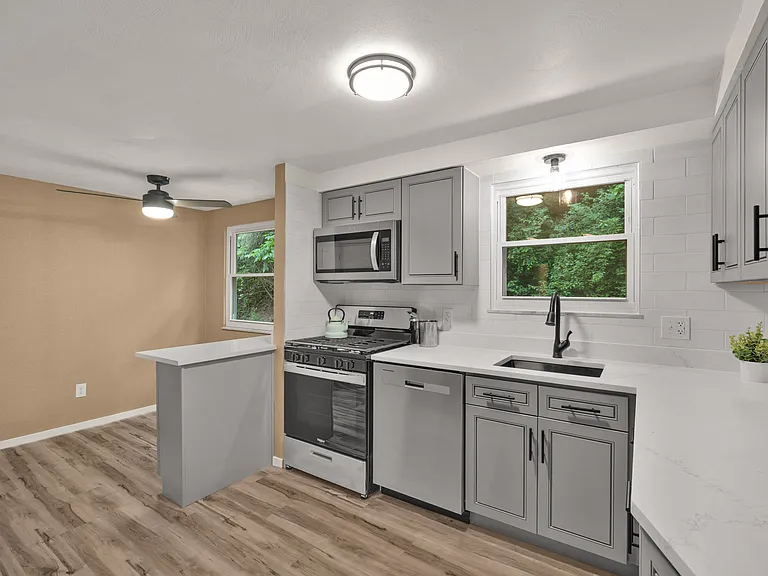 1562 Hedwig Dr — Photo 11