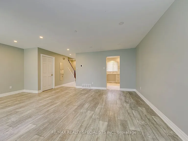 93 Hansen Rd N #100 — Photo 14