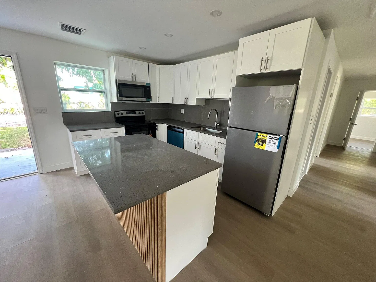 4 bed, 2.0 bath, 1102 sqft, $3,300 — Photo 2
