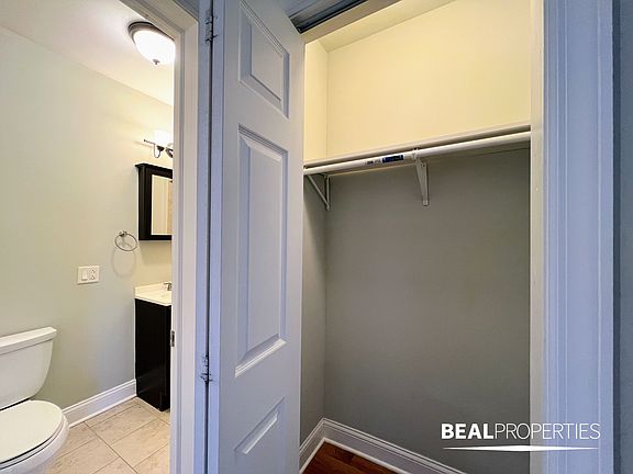4th image of 837 W Wolfram St #42b501a5d