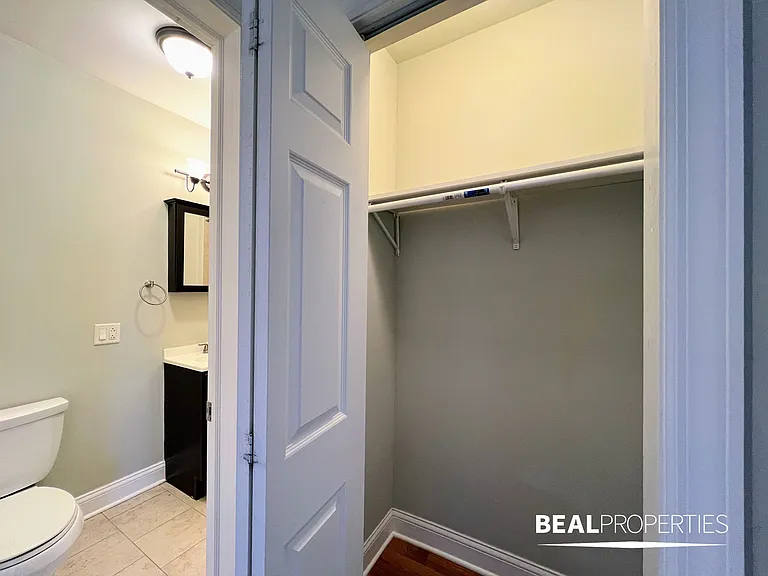 837 West Wolfram Street — Photo 20