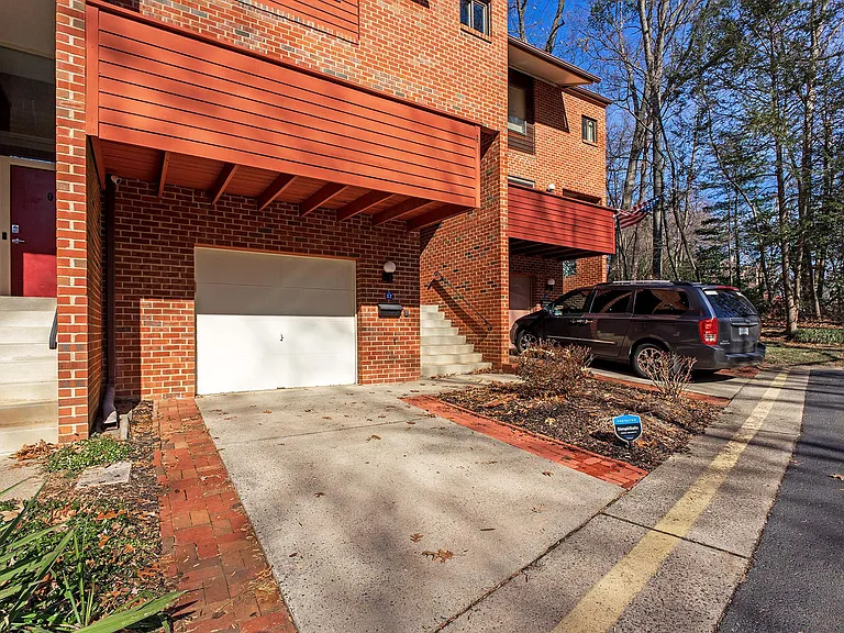11502 Sunder Ct — Photo 44
