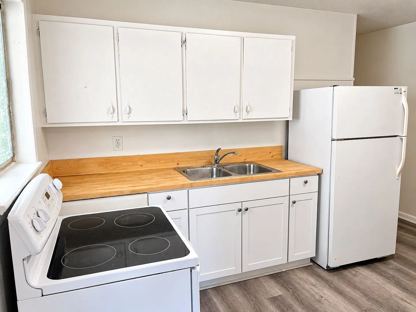 2 bed, 1.0 bath, $895 — Photo 1