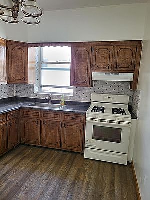 3rd image of 39 Parkville Ave #3