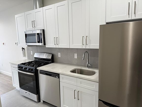 3rd image of 186 Market St #301