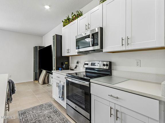 4th image of 348 Anthony Dr