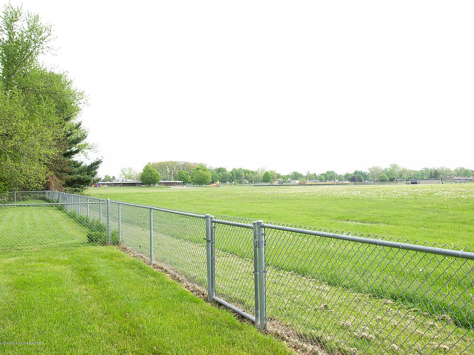 2nd image of 335 Chanticleer Trl