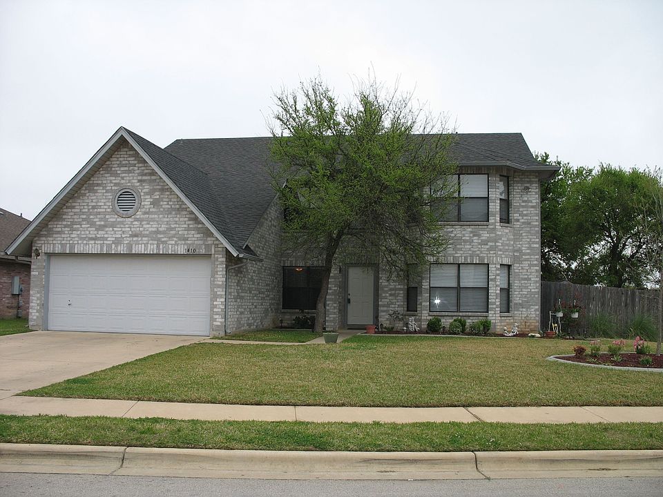 Immaculate 4 Bedroom Home!
