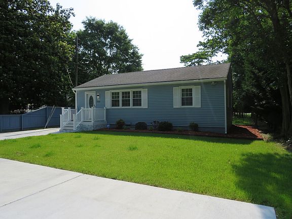 2nd image of 904 Oaklette Ave