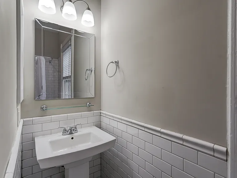 2406 E Clay St — Photo 17