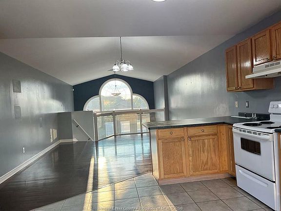 3rd image of 4134 Zurich Ave