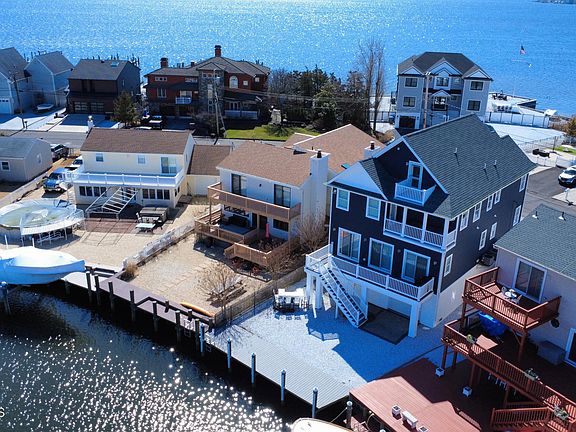 5th image of 24 Rochester Drive