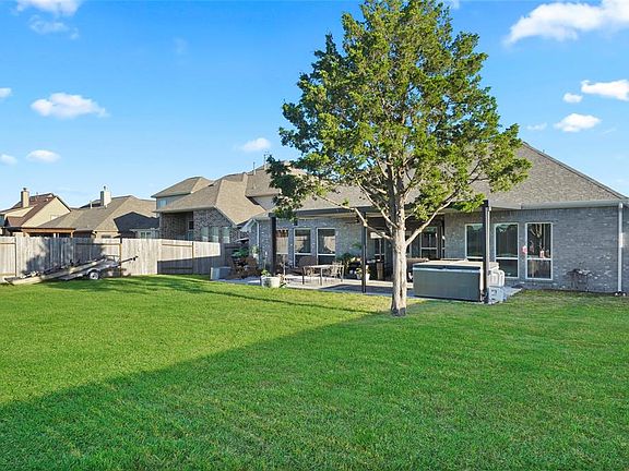 2nd image of 1524 N Bluebonnet Lane