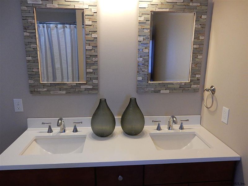 3rd image of 316E BALLSTON Avenue