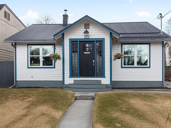 2nd image of 921 9th Ave
